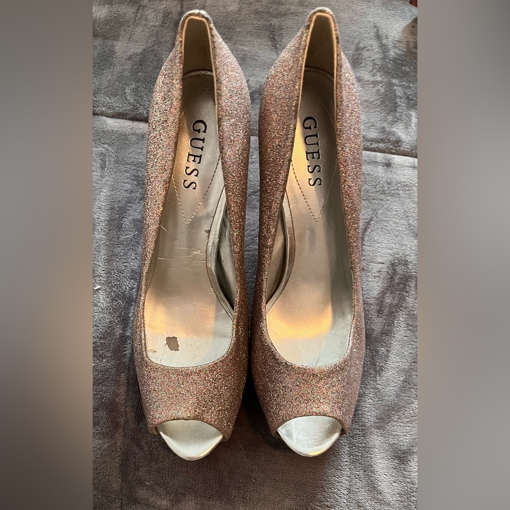 GUESS Women's Glitter Pumps